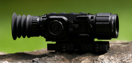 विभिन्न वातावरणों में तेज़ प्रतिक्रिया समय और सटीक थर्मल डिटेक्शन प्रदान करने वाला हल्का हैंडहेल्ड थर्मल इमेजर